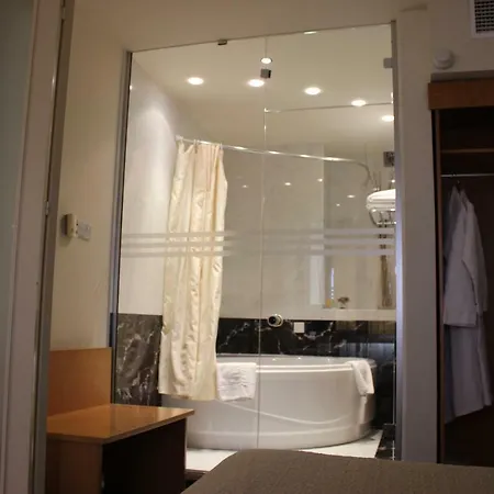Hotel Europa Plaza 3*